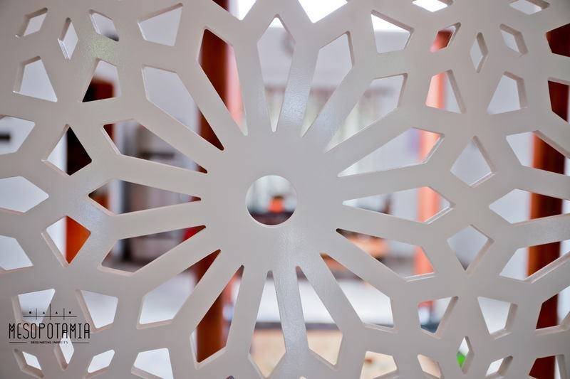 The screen in detail — cut, not cast, and left white.